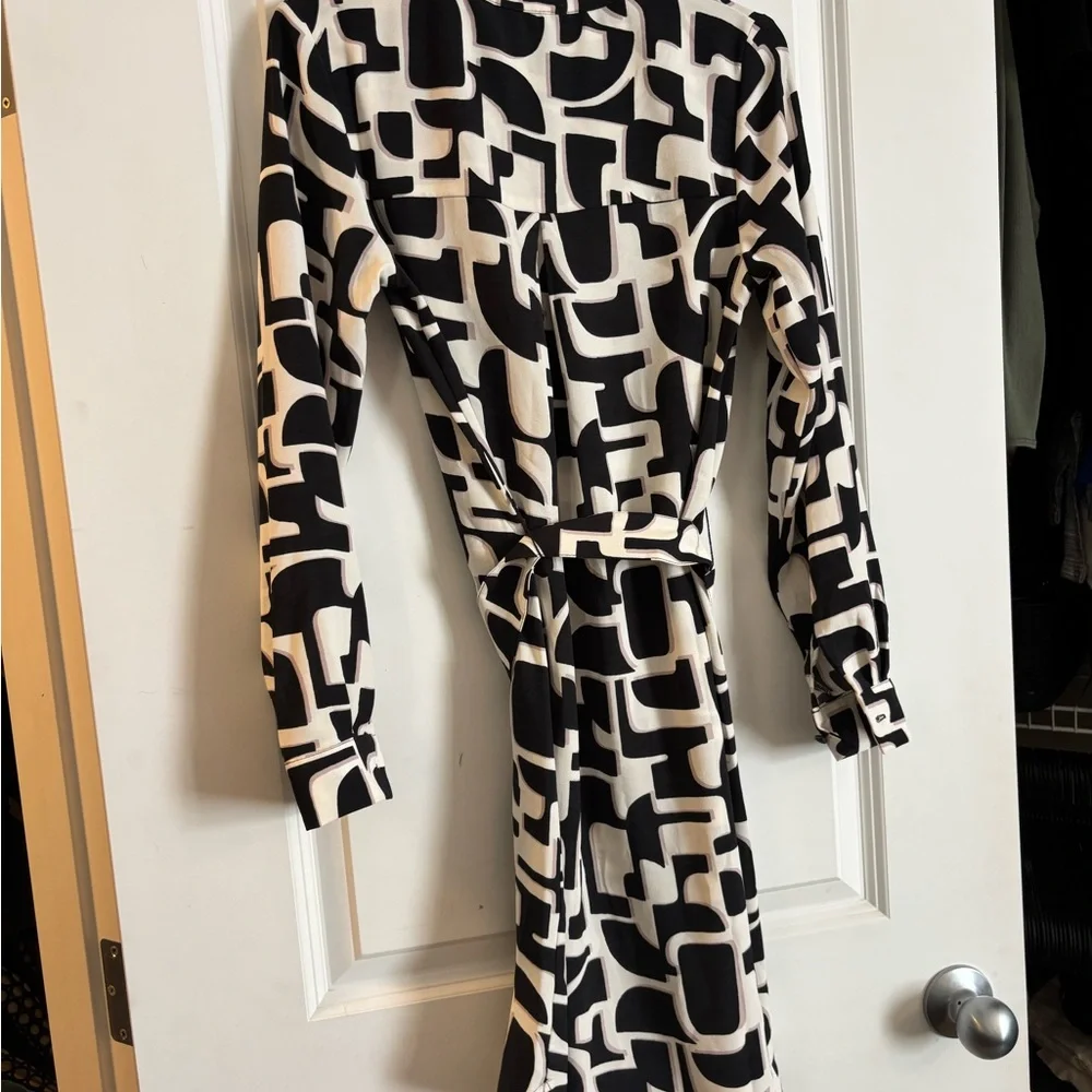Reitmans Black and Cream Abstract Midi Dress - Picture 2 of 2